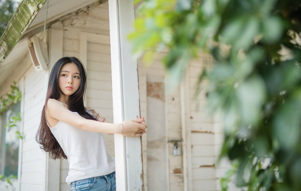 “嗯。”关羽点点头，作为冲锋在第一线的人，他比刘备更清楚那帮西域胡兵的疯狂，想到不久前，直接从城墙上跳下来把身体当做武器来砸人的西域胡兵，哪怕是关羽都感觉有些心寒。